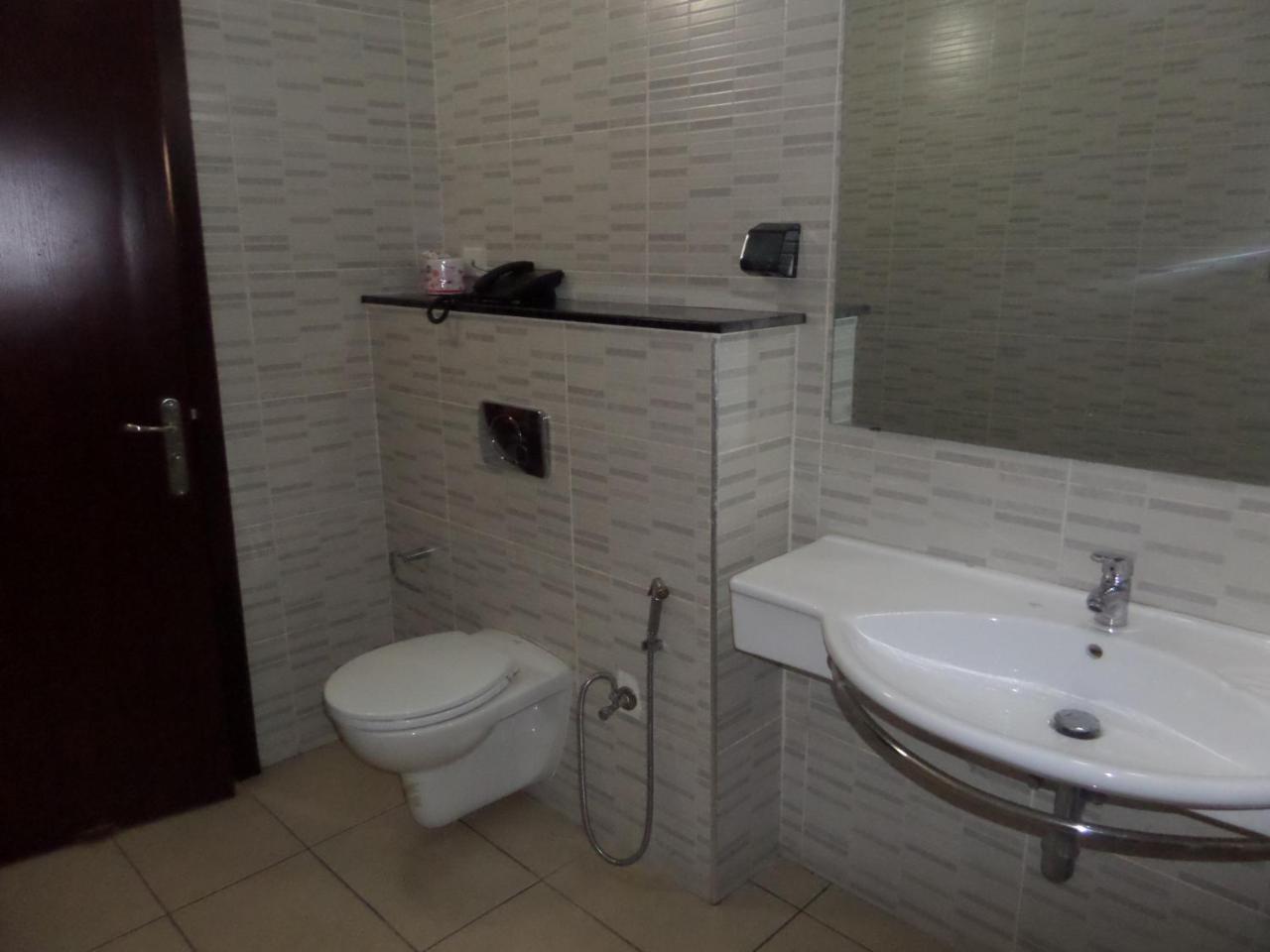 Hotel Newcastle Lagos Rum bild